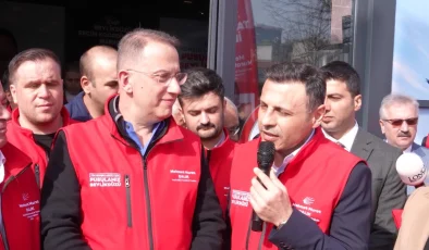 CHP İstanbul İl Başkanı Özgür Çelik, Beylikdüzü ve Eyüpsultan’da saha çalışmalarına katıldı