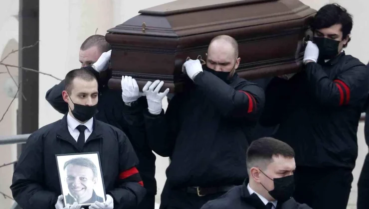 Rusya’da Tutuklu Bulunan Muhalif Lider Alexei Navalny’nin Cenazesi Törenle Defnedildi