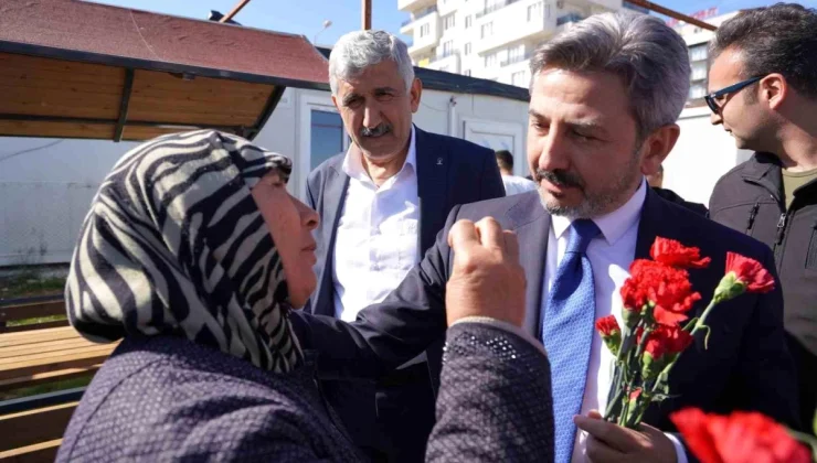 Bakan Yardımcısı Ahmet Aydın, Adıyaman’daki deprem mağduru kadınları ziyaret etti