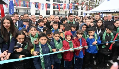 Bursa Büyükşehir Belediyesi, Akçalar Mahallesi’ne futbol sahası kazandırdı