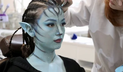 Bursa’daki Meslek Lisesi Öğrencileri Bilim Kurgu Filmlerinin Setlerinde Karakter Makyajı Öğreniyor