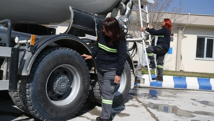 Kahramanmaraş’ta Kadınlar Beton Mikserleriyle Deprem Konutlarına Katkı Sunuyor
