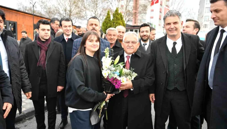 Kayseri Büyükşehir Belediyesi Amatör Spor Kulüplerine Malzeme Dağıtımı Yaptı