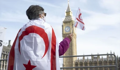 Kıbrıs Türkleri, BMGK’nin 186 sayılı kararının 60. yılında İngiltere Parlamentosu önünde protesto düzenledi