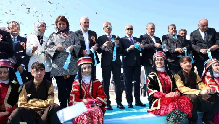 Ulaştırma ve Altyapı Bakanı Abdulkadir Uraloğlu, Diyarbakır-Bismil-Batman kara yolunun açılışını gerçekleştirdi