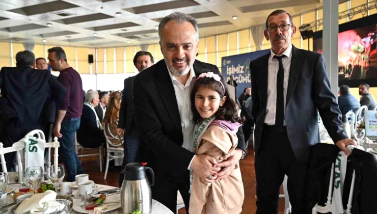 Bursa Büyükşehir Belediye Başkanı Alinur Aktaş, Gençlik Merkezleri Açarak Gençlere Ders Çalışma İmkanı Sunuyor