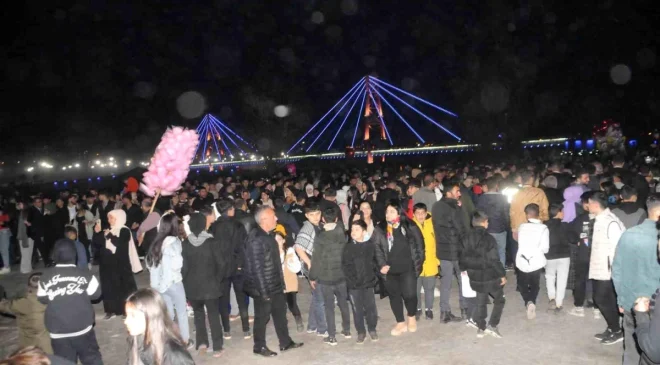 Cizre’de İsmail Ebul-İz El-Cezeri Asma Köprüsü’nün açılışı düğün havasında kutlandı