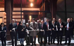 Osmangazi Belediye Başkanı Mustafa Dündar, Ramazan ayının ilk iftarını vatandaşlarla birlikte yaptı